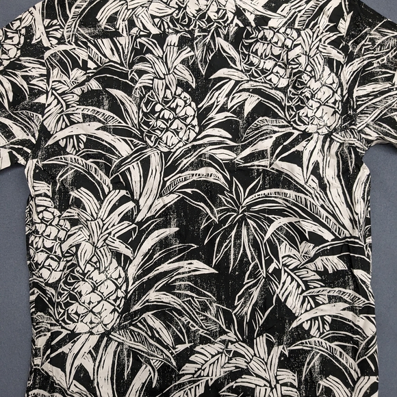 Y Not Hawaii Hawaiian Shirt Pineapple Print Black White Size Large - Picture 9 of 11